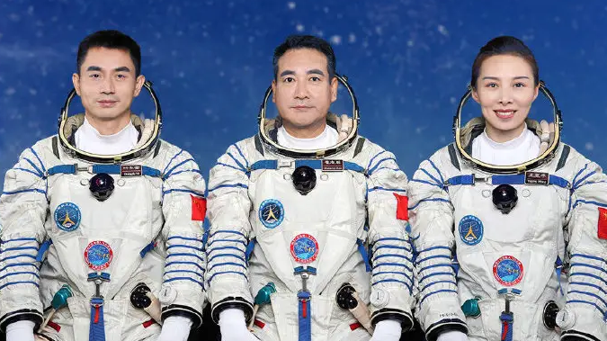 山东鑫仟顺罗茨风机厂家祝贺神舟十三号返回舱成功着陆！(图1)